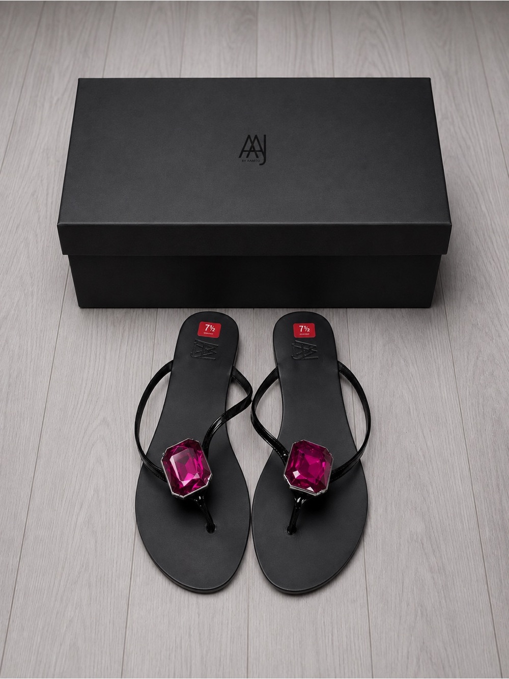 new AAJ by Aminah Janet Black Gem Embellished Thong  Flat Sandals Size 7.5